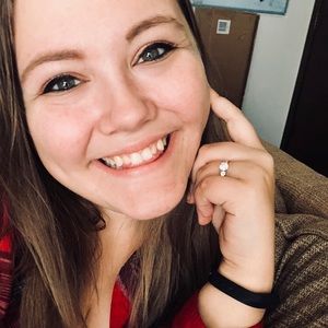 Meet your Posher, Caitlin